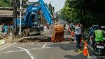 Jalan Amblas di Lenteng Agung Picu Macet Panjang
