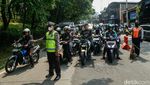 Jalan Amblas di Lenteng Agung Picu Macet Panjang