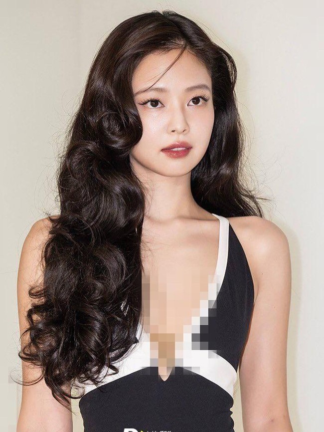Gaya Baddie Jennie BLACKPINK di Show Chanel, Berbalut Bra Saat After Party