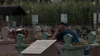 Justin Hubner Sesenggukan di Makam Ibunda Jennifer Coppen Jelang Menikah