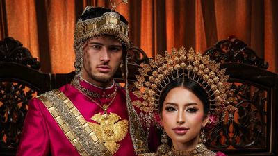 8 Foto Prewedding Jennifer Coppen-Justin Hubner, Melokal Pakai Baju Bodo