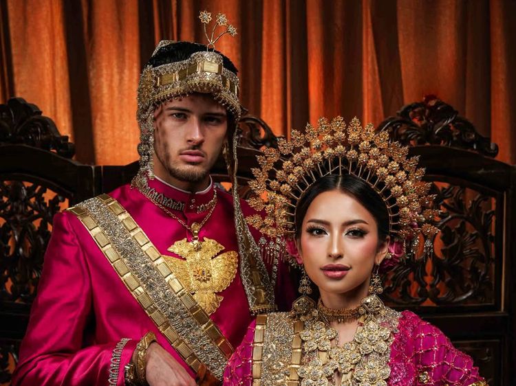 8 Foto Prewedding Jennifer Coppen-Justin Hubner, Melokal Pakai Baju Bodo