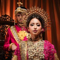 Adat Makassar sendiri merupakan keturunan dari kakek Justin Hubner. Sementara Jennifer diketahui merupakan keturunan Belanda dan Thailand. Foto: Instagram/@jennifercoppenreal20