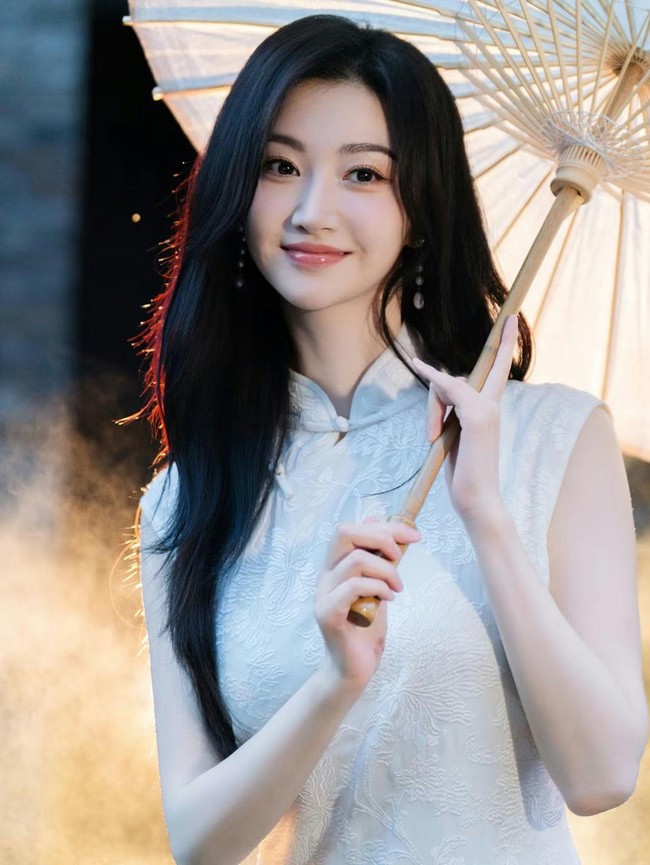 8 Foto Aktris Tercantik Beijing yang Menghilang karena Skandal Ibu Pengganti