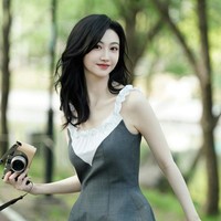 Jing Tian dijului sebagai ‘Wanita Tercantik Nomor 1 Beijing’ hingga ‘Bunga Peony versi Manusia’. Sayangnya kini Jing Tian menghadapi kritik atas serangkaian kontroversi yang diyakini telah merusak kariernya.Foto: Weibo