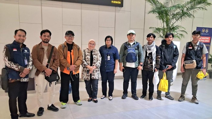 Kemlu RI melalui Direktorat Pelindungan WNI memfasilitasi kepulangan 6 dari 7 relawan Indonesia peserta Global Sumud Land Convoy (GSLC).