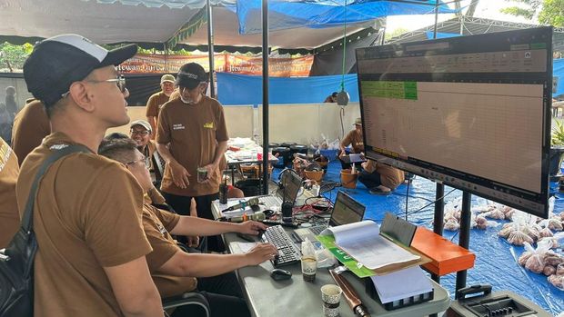 Komunitas Masjid Al Madani Pakuwon City Surabaya memanfaatkan AI untuk transparansi penyembelihan hewan dan distribusi daging kurban. Komunitas Masjid Al Madani Pakuwon City Surabaya memanfaatkan AI untuk transparansi penyembelihan hewan dan distribusi daging kurban.