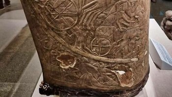 Bangunan ini sudah ada beberapa abad sebelum Perang Troya dan penulisan Iliad. Bangunan ini dibuat hampir satu milenium sebelum Parthenon di Athena. Tapi itu hanya untuk memberikan gambaran. Yang benar-benar luar biasa adalah bangunan ini terbuat dari kayu! Berusia lebih dari 3.400 tahun. Foto: Boredpanda