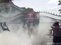 Demo Tolak Tambang Diwarnai Pembakaran Spanduk Gambar Kapolresta Pati