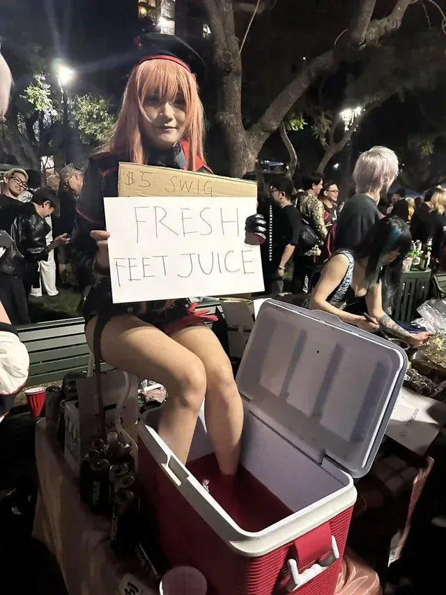Mau Coba? Jus Buah Rendaman Kaki Rp200 Ribuan Ini Jadi Incaran Wibu
