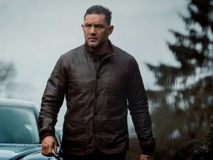 Tom Hardy Gak Dipecat dari Serial MobLand, Masih Nego