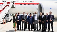 Prabowo Ajak Pengawal Prancis Foto Bareng Sebelum Tinggalkan Paris