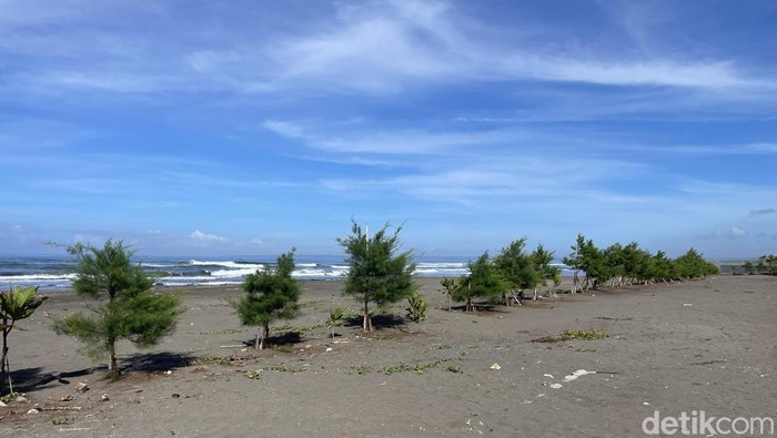 Pantai Cikembulan Pass.