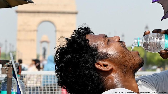 Menurut PBB, suhu rata-rata global diperkirakan akan tetap berada pada atau mendekati level rekor tahun ini dan selama empat tahun ke depan (Arvind Yadav/Hindustan Times/picture alliance/Sipa USA)