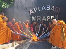 Prosesi Pengambilan Api Dharma Waisak di Situs Mrapen Grobogan