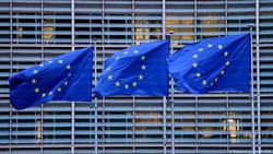 European Union Economic Growth Slows: France Contracts, Italy Stagnant