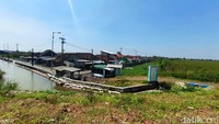Penampakan rumah warga di Desa Gempolsari kecamatan Tanggulangin, yang berada di bawah Tanggul penahan lumpur.