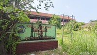 Bencana yang terjadi sejak 29 Mei 2006 itu juga memukul dunia pendidikan. Tercatat sedikitnya 23 bangunan sekolah tenggelam akibat luapan lumpur panas dan 5 SD Negeri yang mangkrak.