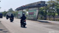 Tragedi lumpur lapindo menyisakan pilar jalan layang yang disebut tol buntung. Pilar itu bekas penghubung jalan ruas Tol Gempol-Surabaya sekitar KM 37 sampai KM 41.
