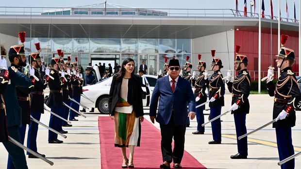 Prabowo bersama delegasi terbatas lepas landas dari Bandara Orly, Paris, menuju Jakarta, Jumat (29/5/2026).