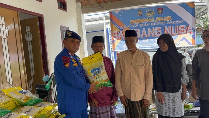 Program JALUR Polda Riau sambangi pulau terluar, beri bantuan ke nelayan di Bengkalis, Jumat (29/5/2026).