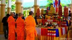 Momen Khusyuk Pengambilan Api Dharma Waisak di Mrapen