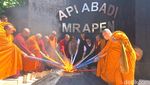 Momen Khusyuk Pengambilan Api Dharma Waisak di Mrapen