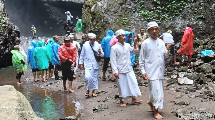 Ritual Mendak Tirta Warnai Persiapan Yadnya Kasada 2026
