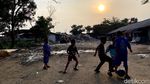 Ngeri! Gunungan Sampah di Pasar Ciwastra Bandung