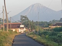 Gunung Semeru Erupsi 3 Kali Pagi Ini, Tinggi Letusan Capai 1.000 Meter