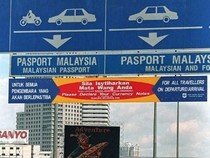 Imigrasi Malaysia Down Berjam-jam, Puluhan Ribu Orang Antre Panjang