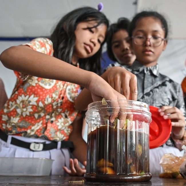 Siswa di Tangsel Belajar Olah Sampah Organik Jadi Ekoenzim