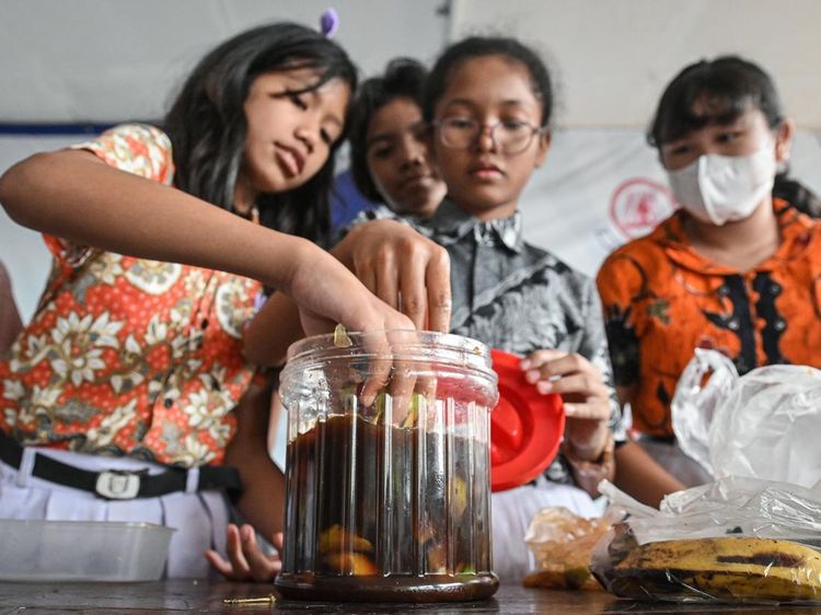 Siswa di Tangsel Belajar Olah Sampah Organik Jadi Ekoenzim