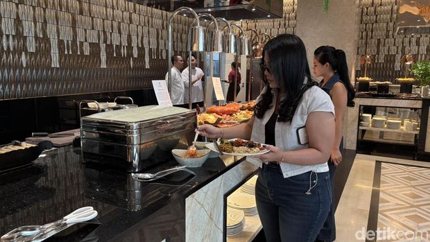 Sunday Brunch di The Trans Luxury Hotel Surabaya Sunday Brunch di The Trans Luxury Hotel Surabaya