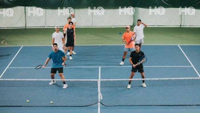 Metro Tennis Terminal bersama On Indonesia menggelar Serve & Social, sebuah private tennis experience memperkenalkan The Roger Pro 3 melalui pengalaman langsung di lapangan. Acara ini berlangsung pada pertengahan Mei 2026 di HQ Padel & Tennis, Pesang