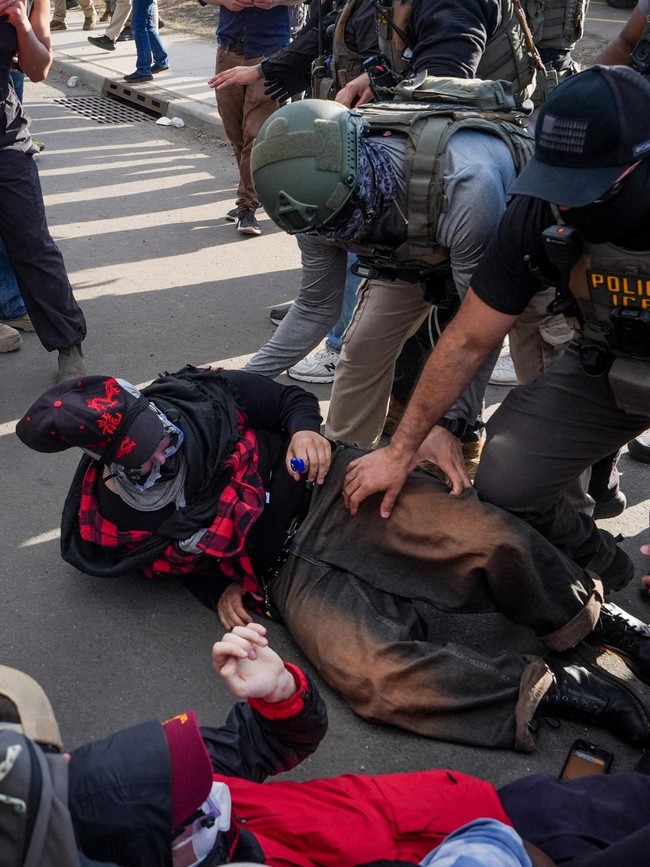 Bentrokan Pecah di Pusat Detensi Imigran New Jersey