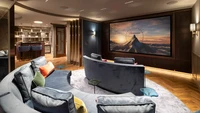 Di dalam apartemennya&nbsp;juga tersedia bioskop, bar mini, ruang olahraga dengan cermin dan palang di lantai. Foto: Sothebys International Realty via House and Garden