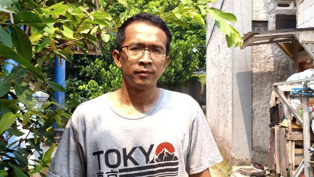 Balita berusia 2 tahun tewas dibunuh pamannya sendiri, pada Rabu (27/5/2026) malam. Ketua RT setempat, Taufik Hidayat mengungkap kesaksian saat korban ditemukan tewas bersimbah darah.