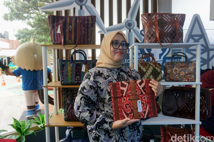 Berawal dari Hobi, Usaha Tas Tenun Batik Indari Jadi Langganan Suvenir BUMN