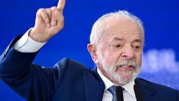 Brazils President Luiz Inacio Lula da Silva gestures as he speaks during the launch of the government program Brazil Against Organized Crime at the Planalto Palace in Brasilia on May 12, 2026. (Photo by Evaristo Sa / AFP)