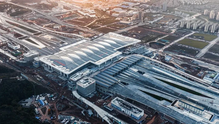 Chongqing East Railway Station, stasiun kereta api terbesar di dunia
