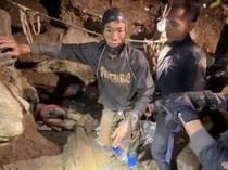 4 Penambang Laos Terjebak 10 Hari di Gua