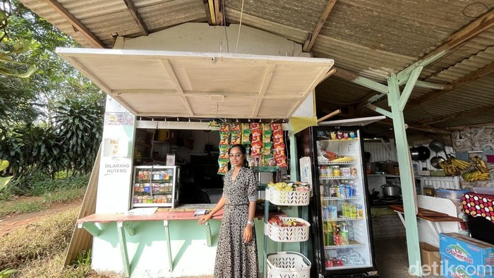 Dukungan KUR BRI Bantu Rita Kembangkan Kafe Asmara di Hambalang