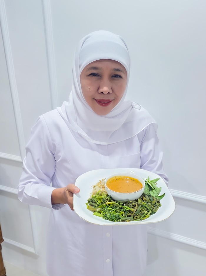 Gubernur Khofifah membawa pecel