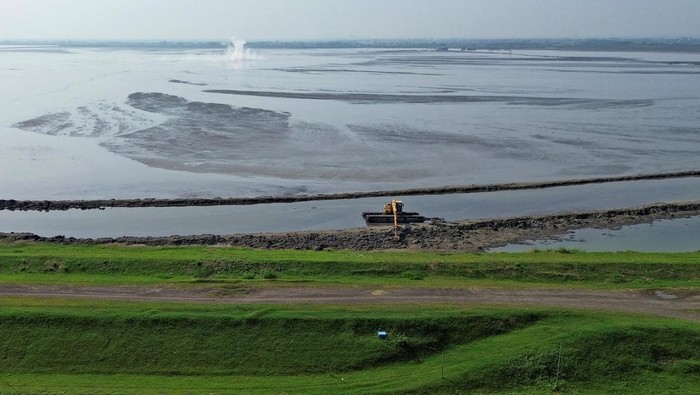 A drone view shows steam rising at the site of the Lapindo mudflow, which has been flowing since a 2006 gas exploration accident that swamped villages and permanently displaced tens of thousands of people, in Sidoarjo, East Java province, Indonesia, May 30, 2026. REUTERS/Dipta Wahyu