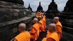 Jelang Waisak, Biksu Ikuti Ritual di Borobudur