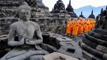 Jelang Waisak, Biksu Ikuti Ritual di Borobudur