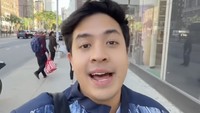Jerome Polin membagikan video dirinya sedang berada di New York untuk menghadiri wisuda seorang yang spesial untuknya. Hari ini aku mau menghadiri acara graduation dari seorang yang sangat spesial banget buat aku, ucapnya dilihat pada Sabtu (30/5/2026). Foto: Instagram @jeromepolin