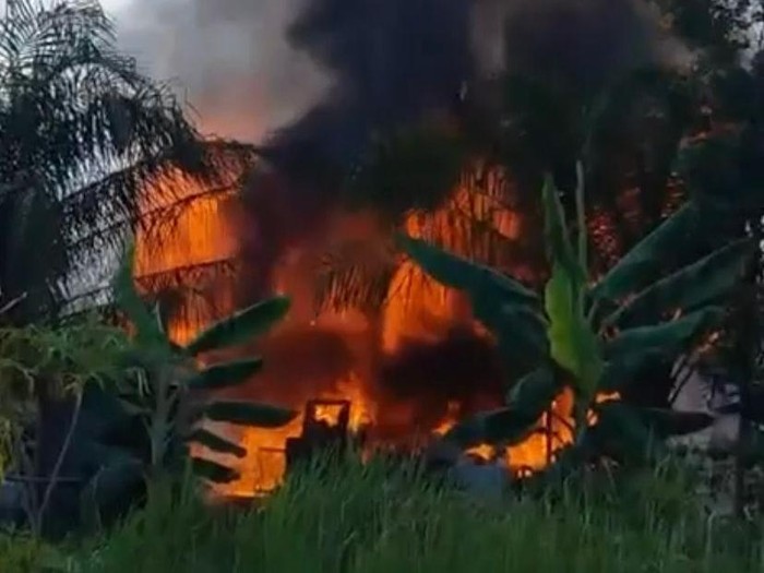 Kebakaran hebat terjadi di Jalan Pasendeng, Kelurahan Kereng Bangkirai, Kota Palangka Raya, Kalimantan Tengah, Sabtu (30/5/2026).