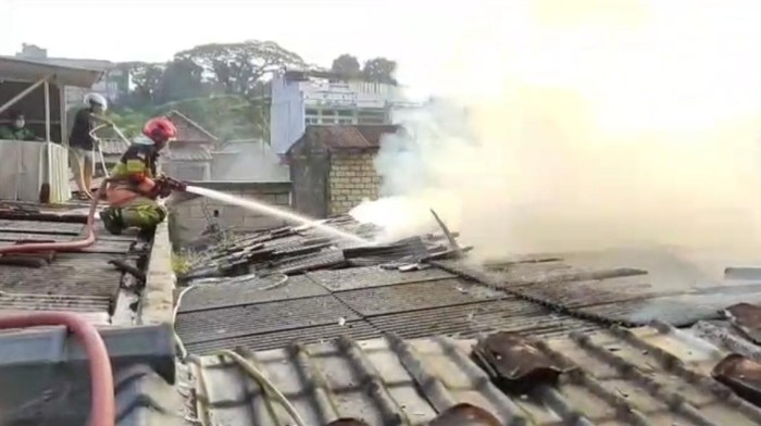 Kebakaran rumah di Jalan Sempur Kaler, Bogor, disebabkan ledakan korsleting listrik. (dok.istimewa)